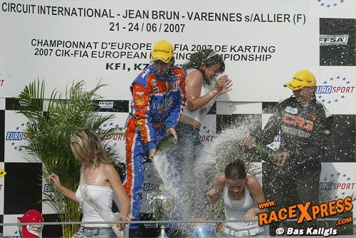 Champagne gevecht op podium KZ1 met Verdi Geurts